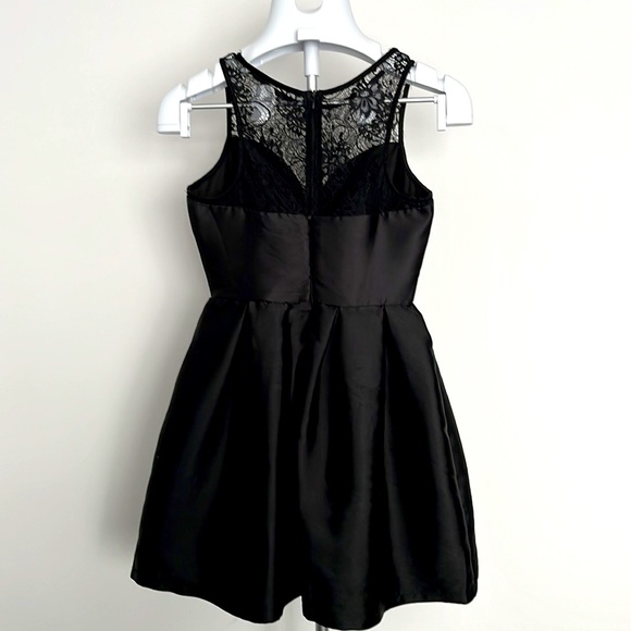 Black mini dress - Picture 2 of 3